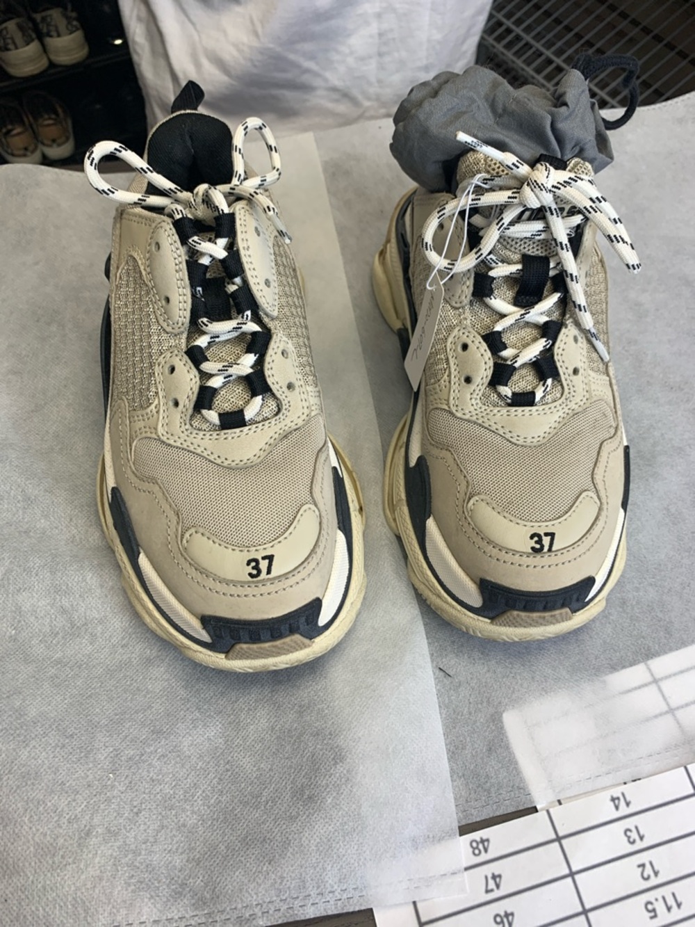 Balenciaga Size 37 SKU M0120-607-L